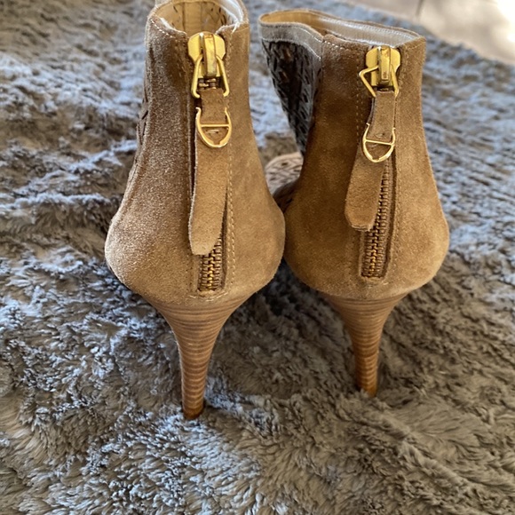 Suede Leather Cutout Design Ankle hi Peep Toe Heel - Picture 3 of 7